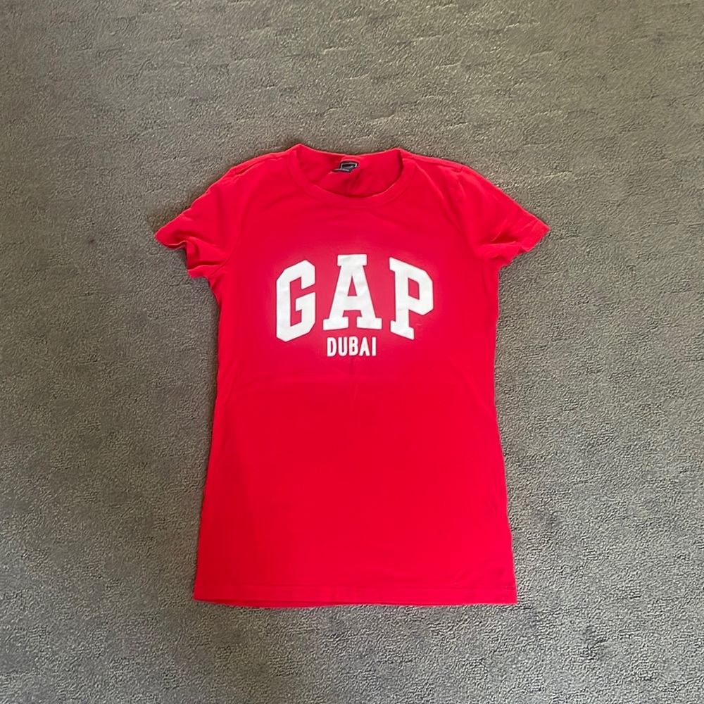 classic gap dubai tshirt